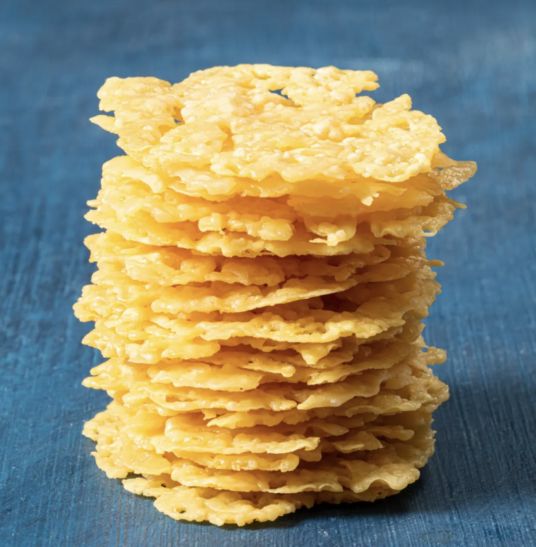 Kaaskoekjes van oude en Parmezaanse kaas