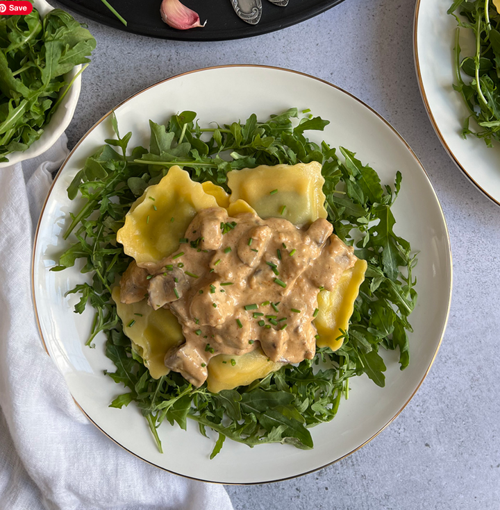 🥟 Ravioli met garnalen, rucola, avocado, champignons en roomkaas